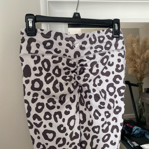 Celestial bodiez 7/8 power legging snow leopardess - Picture 4 of 9